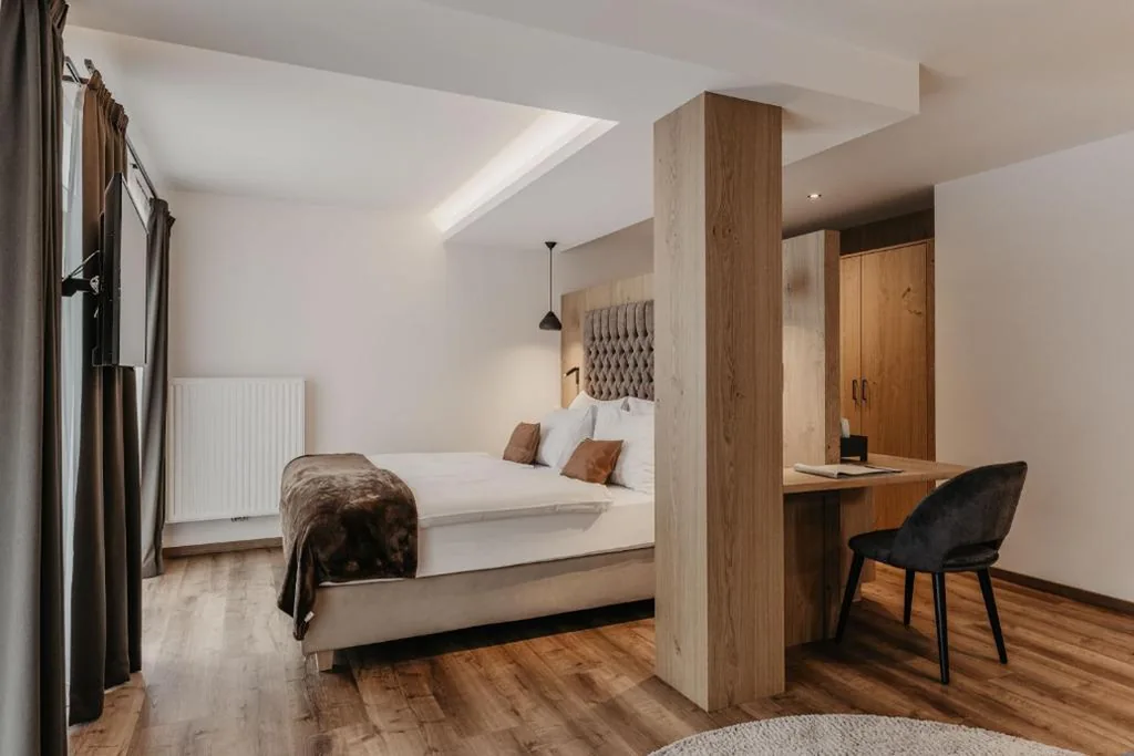 Camera Matrimoniale con Vista Montagna — Freina Mountain Lifestyle Hotel