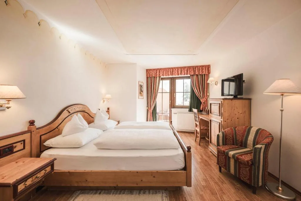 Camera Matrimoniale con Vista Montagna — Hotel Ansitz Jakoberhof