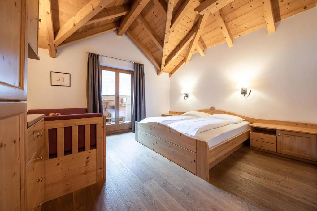 Camera Matrimoniale con Vista Montagna — Hotel Torgglhof