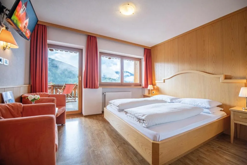 Camera Matrimoniale con Vista Montagna — MOUNTAIN RESIDENCE ALPENHOF – company Hotel Alpenhof KG sas der Gasser Renate