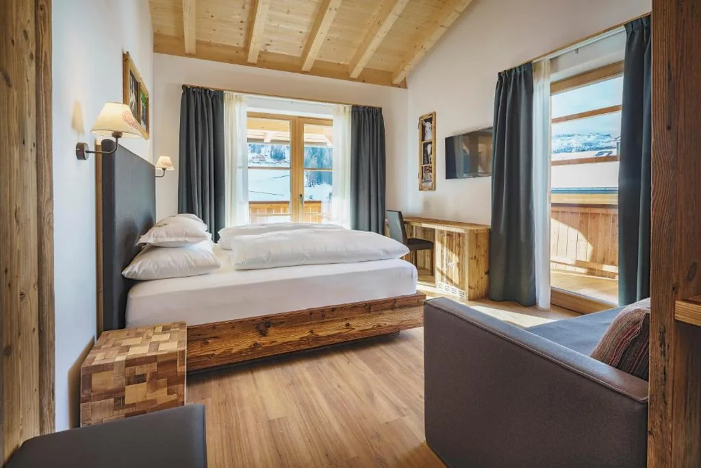 Camera Matrimoniale con Vista Montagna — Plang Farmhouse