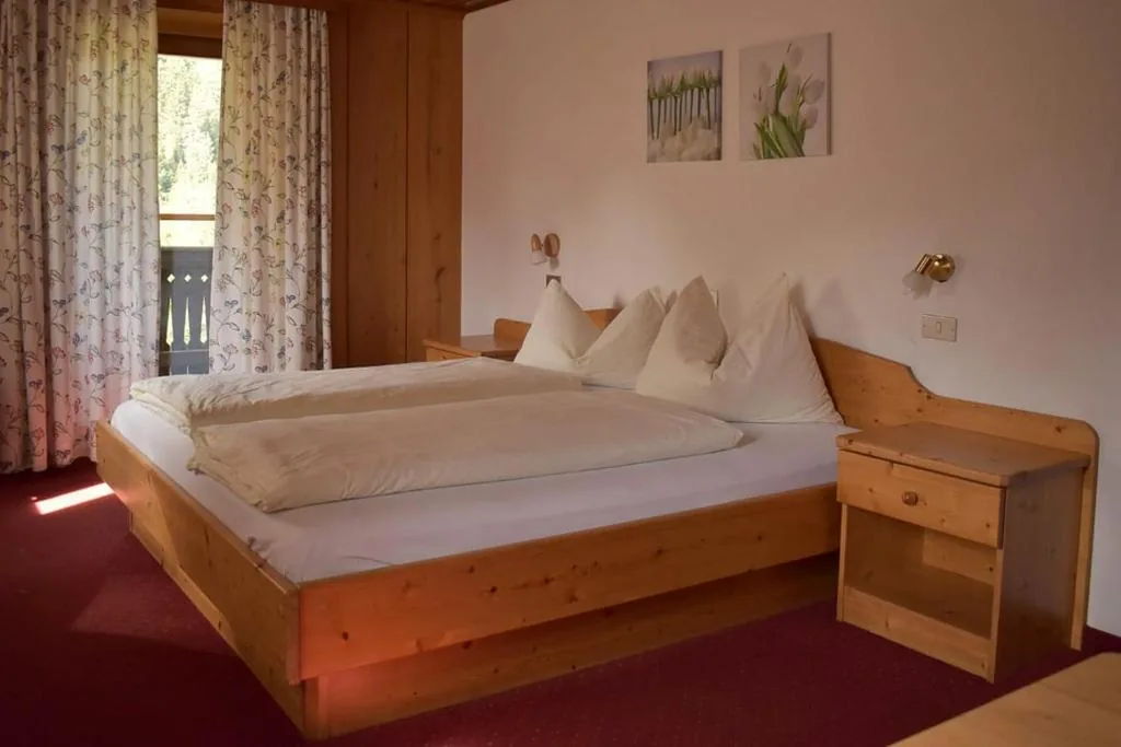 Camera Matrimoniale con Vista Montagna — romy’s B&B