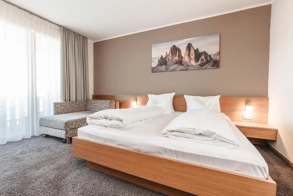 Camera Matrimoniale Deluxe (2 Adulti + 1 Bambino) — Hotel Reischach