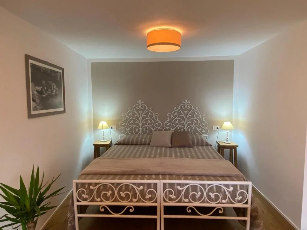 Camera Matrimoniale Deluxe con 1 Letto Supplementare — Pedegagia