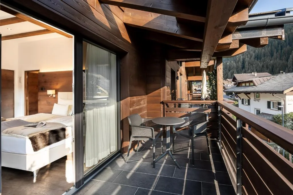 Deluxe Double Room with Balcony — Arya Alpine Lodge