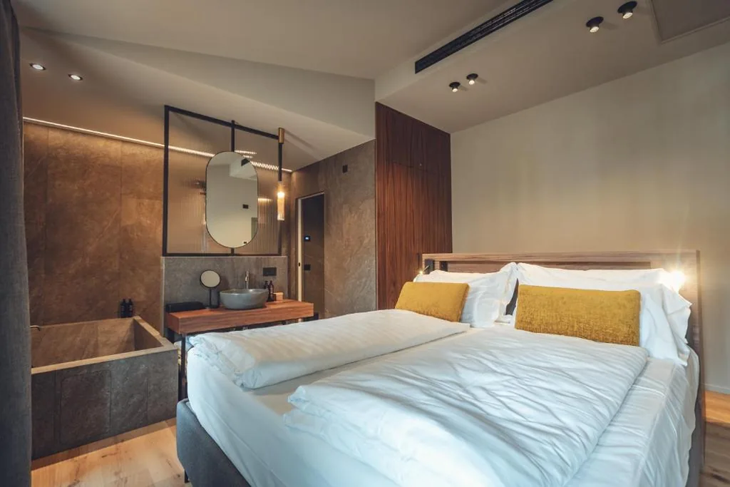 Camera Matrimoniale Deluxe con Balcone — Boutique Hotel Villa Alberta