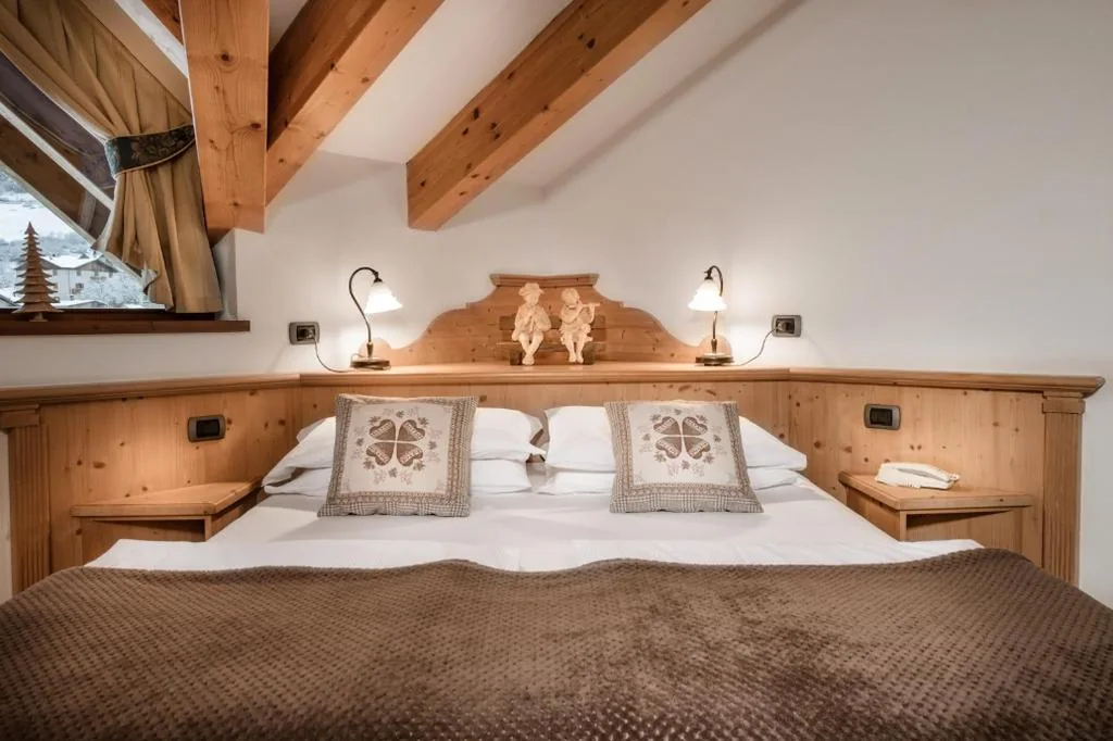Deluxe Double Room with Balcony — Family Hotel Serena