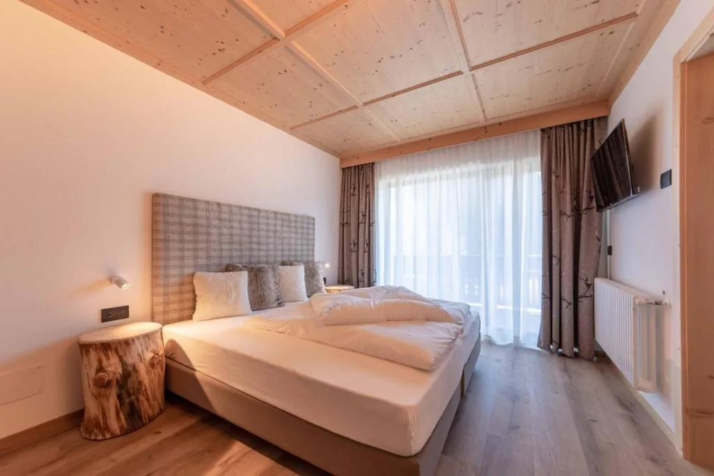 Camera Matrimoniale Deluxe con Balcone — Garni Hotel Residence Diamant