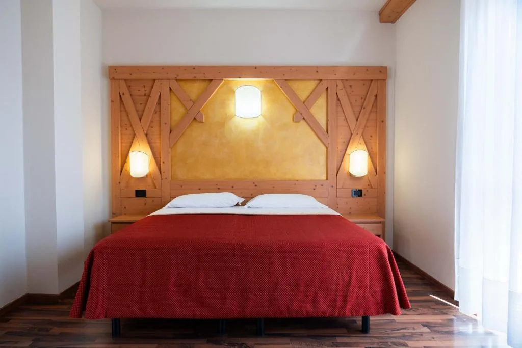 Camera Matrimoniale Deluxe con Balcone — Hotel Continental