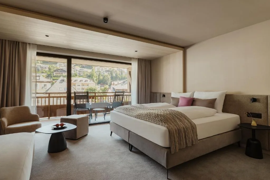 Camera Matrimoniale Deluxe con Balcone — Hotel COSMEA – Your Dolomites & Honeymoon experience