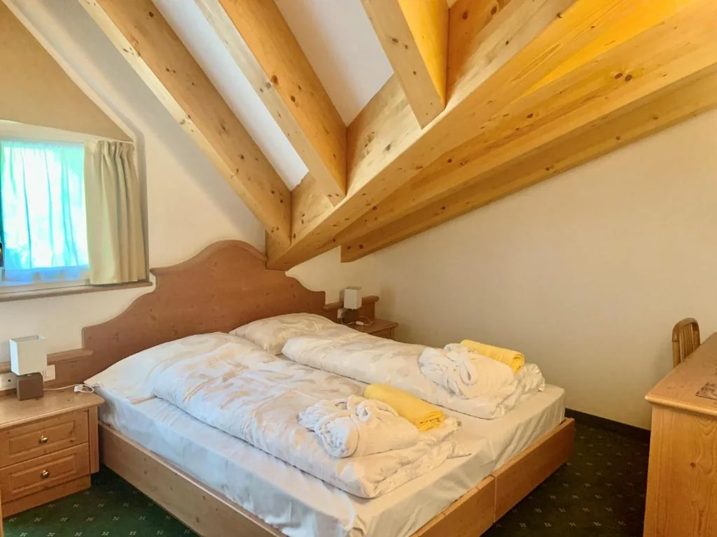Camera Matrimoniale Deluxe con Balcone — Hotel Fanes Suite & Spa