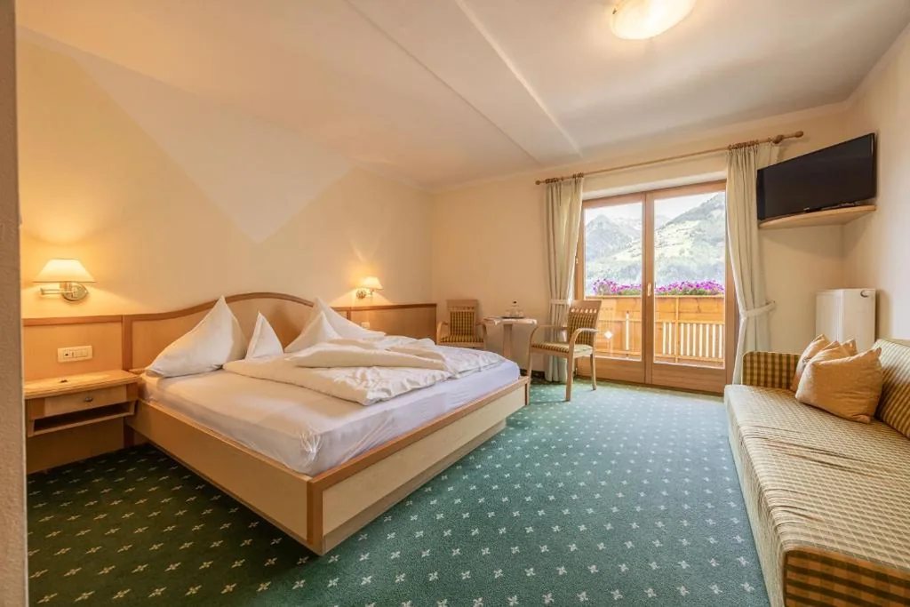 Camera Matrimoniale Deluxe con Balcone — Hotel Garni Alpes