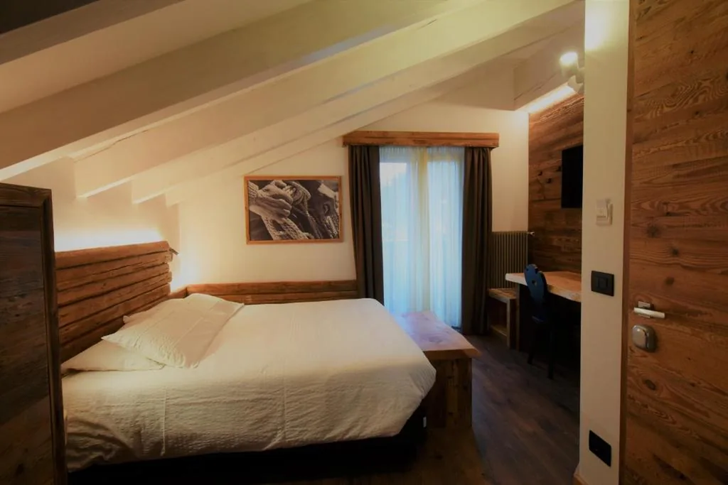 Camera Matrimoniale Deluxe con Balcone — Hotel Garni Arnica ***S