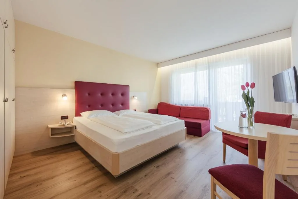 Camera Matrimoniale Deluxe con Balcone — Hotel Garni Sirmian