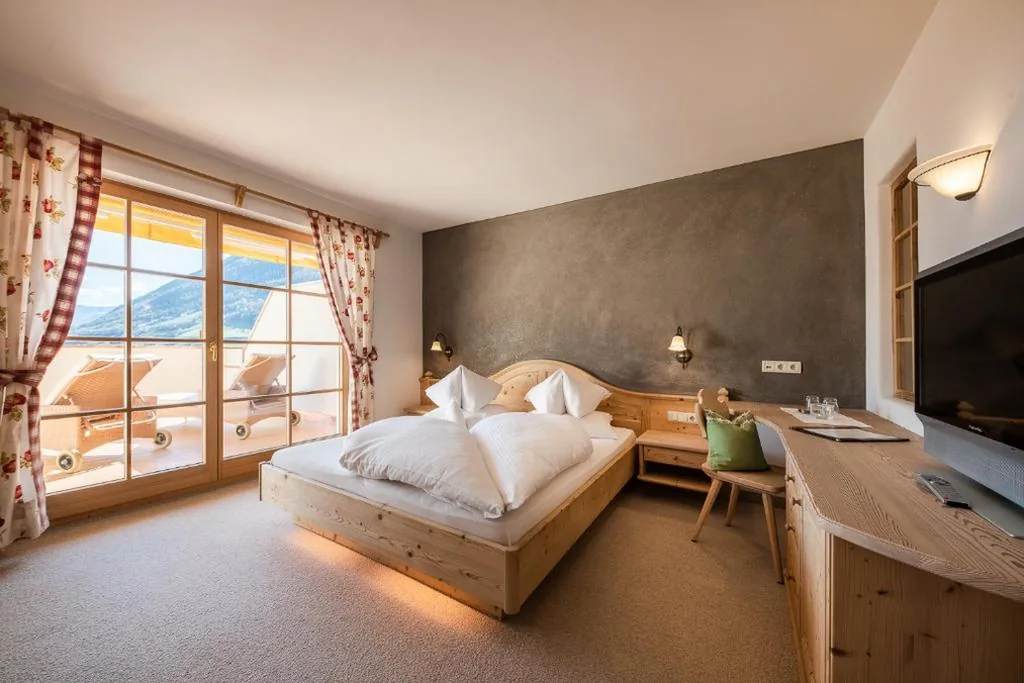 Deluxe Double Room with Balcony — Hotel Kassian