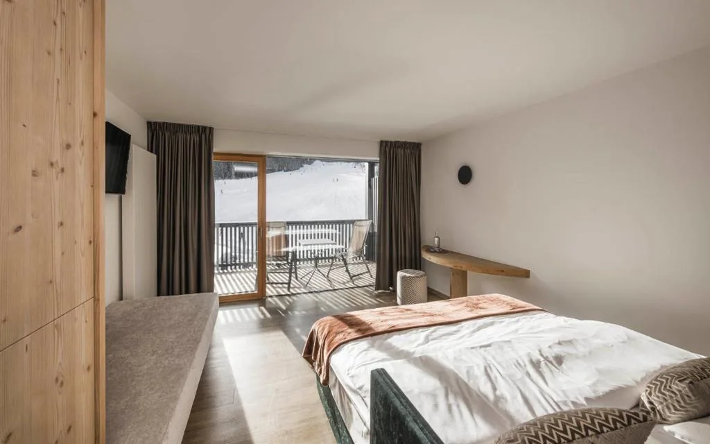 Camera Matrimoniale Deluxe con Balcone — Hotel Plan de Gralba – das Berghotel