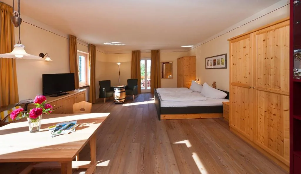 Camera Matrimoniale Deluxe con Balcone — Hotel Weingut Klosterhof