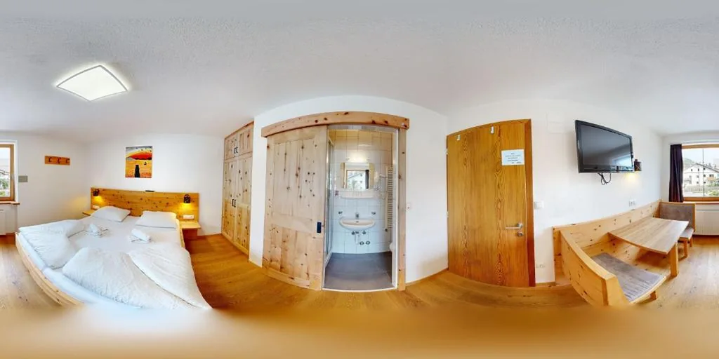 Deluxe Double Room with Balcony — Pension Sprenger