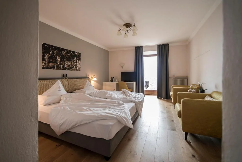 Deluxe Double Room with Balcony — Schloss Plars wine & suites