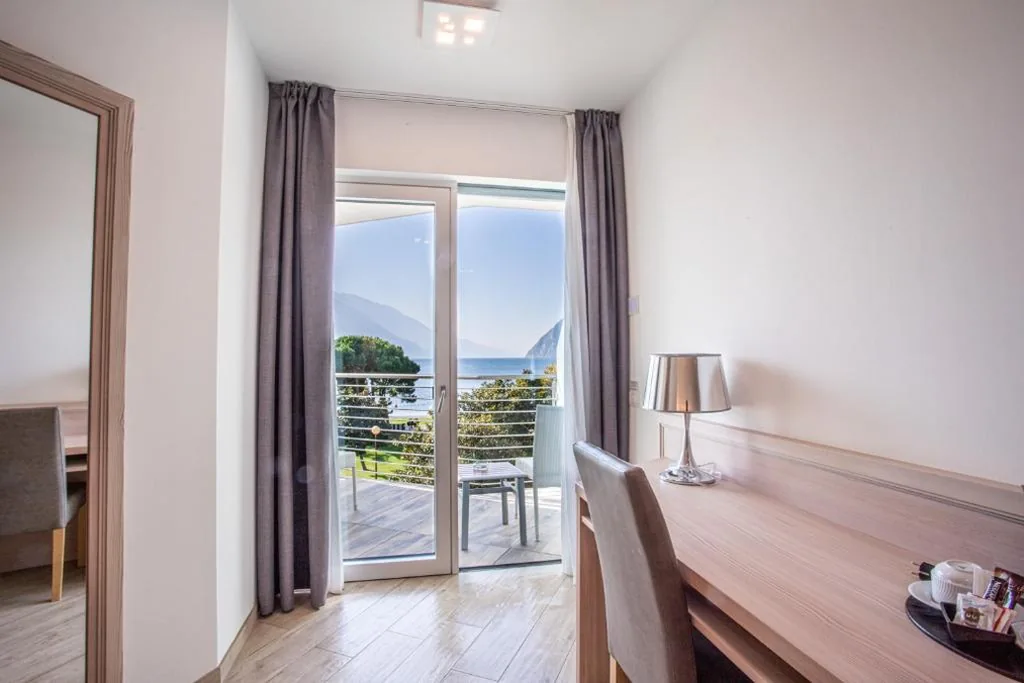 Camera Matrimoniale Deluxe con Vista Lago e Balcone — Hotel Bellariva