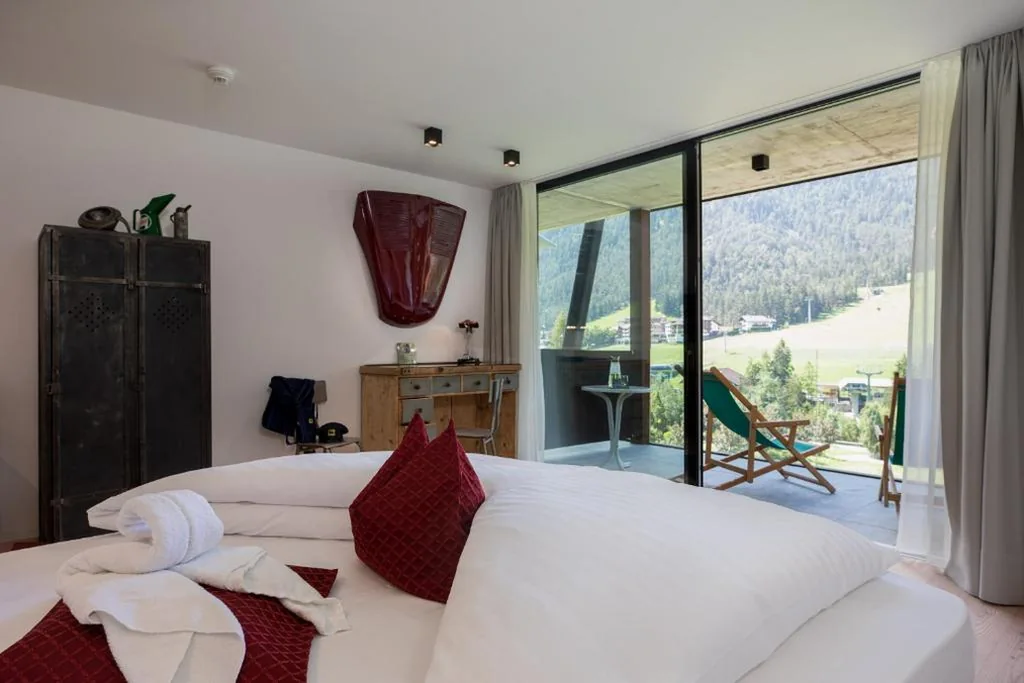 Camera Matrimoniale Deluxe con Vista Montagna — Al Plan, A mountain moving hotel