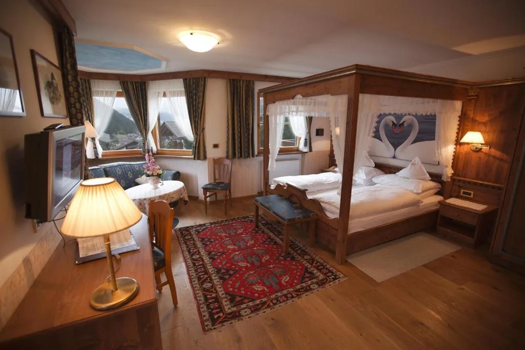 Camera Matrimoniale Deluxe con Vista Montagna — Hotel Garni Concordia – Dolomites Home