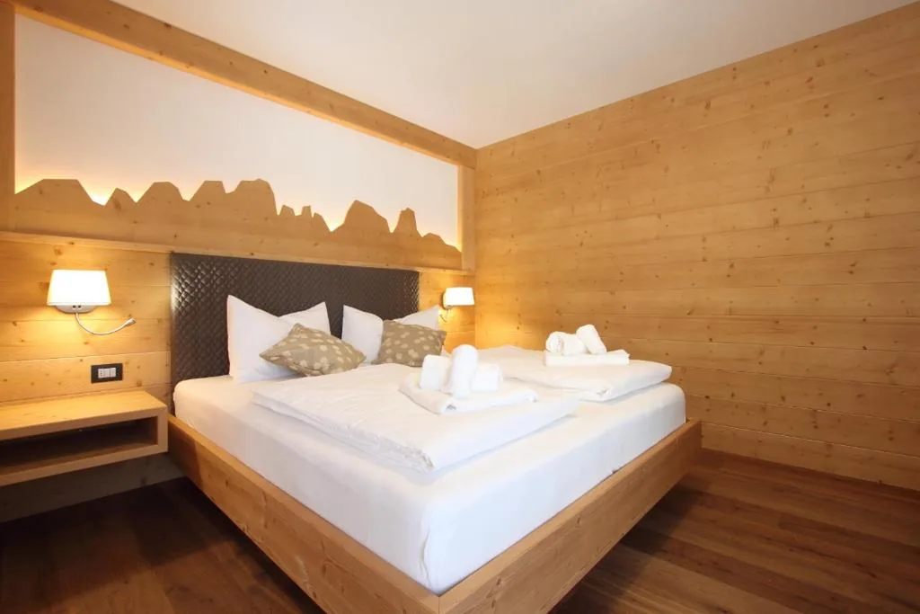 Camera Matrimoniale Deluxe — DOLOMITES B&B – Suites, Apartments and SPA