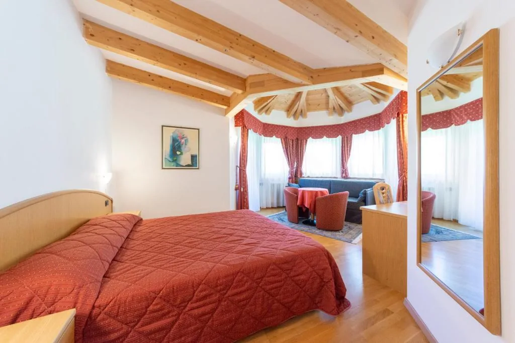 Deluxe Double Room — Flos Hotel