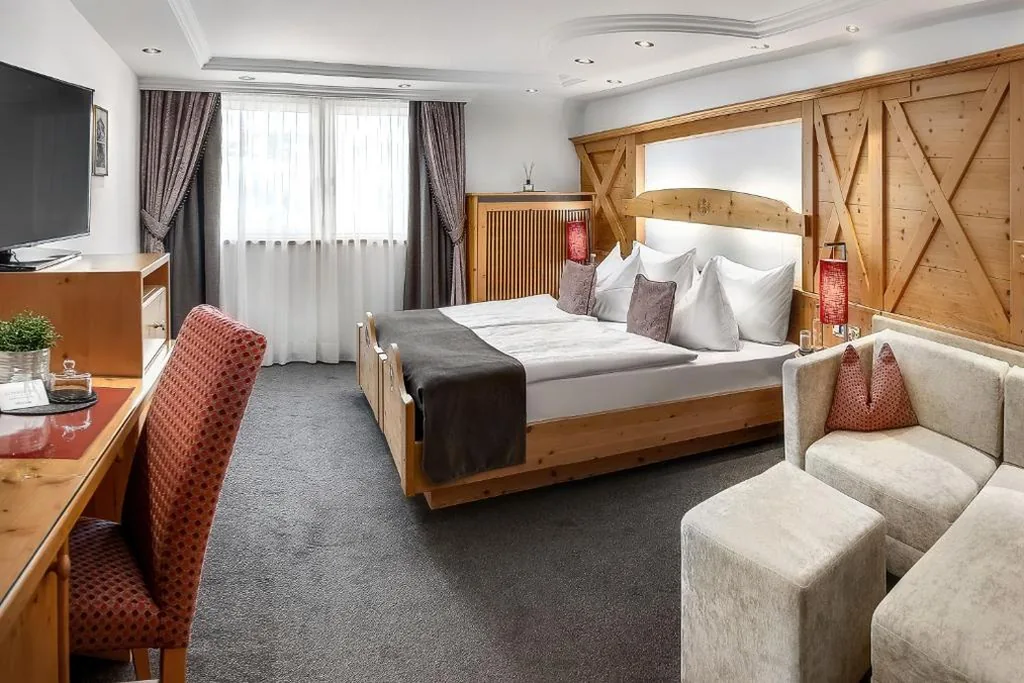 Camera Matrimoniale Deluxe — Hotel Alpenroyal – The Leading Hotels of the World