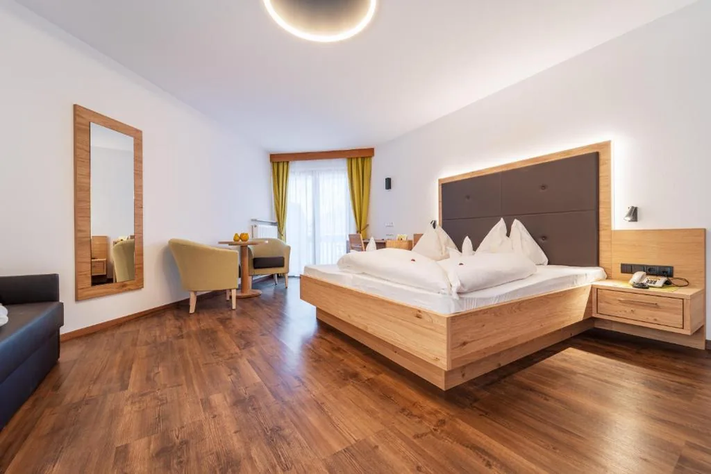 Camera Matrimoniale Deluxe — Hotel Meinhardt