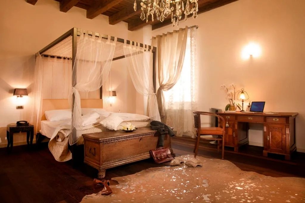 Camera Matrimoniale Deluxe — Villa Sizzo Relais B&B