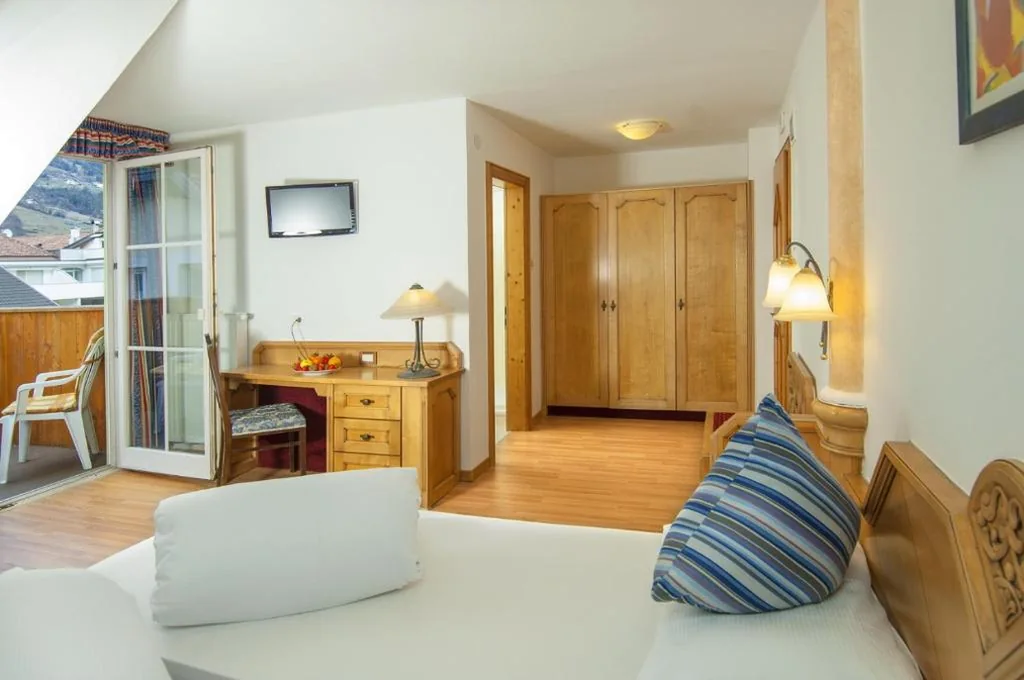 Camera Matrimoniale/Doppia con Letti Singoli — Albergo al Cervo – Gasthof zum Hirschen
