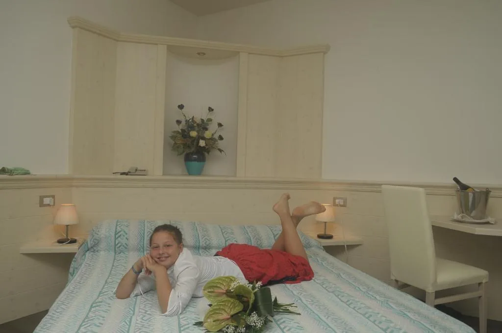 Camera Matrimoniale/Doppia con Letti Singoli — Albergo Antica Rosa