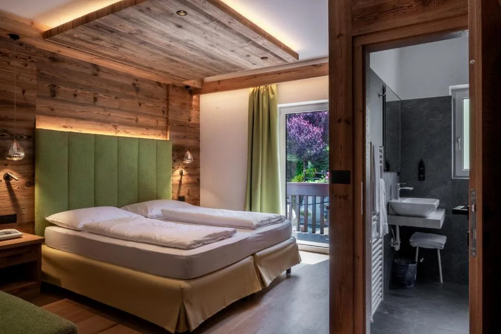 Camera Matrimoniale/Doppia con Letti Singoli — Belvedere Dolomites Flower Hotel