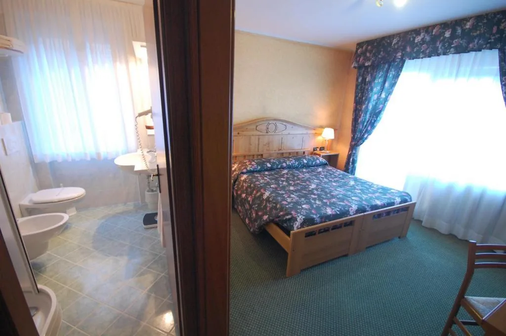 Camera Matrimoniale/Doppia con Letti Singoli — Chalet Fiocco Di Neve