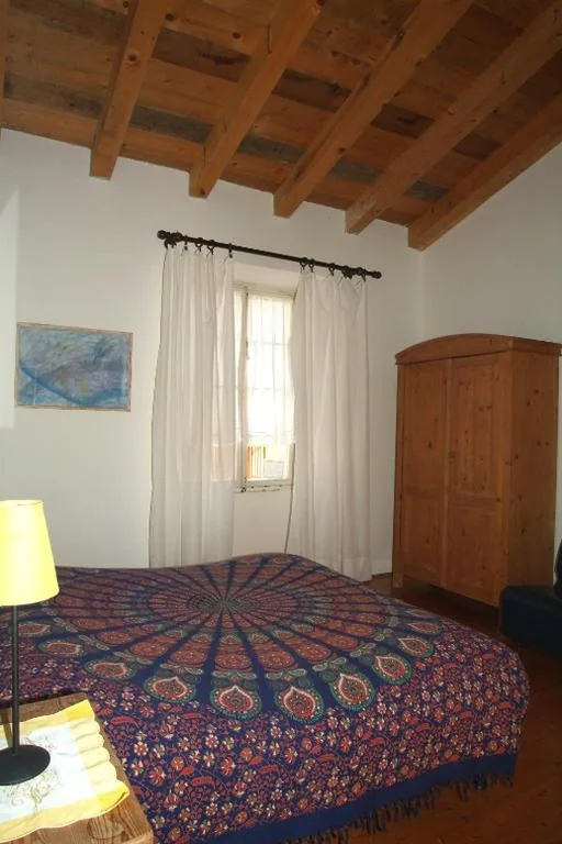 Camera Matrimoniale/Doppia con Letti Singoli con Bagno in Comune — Albergo La Montanara
