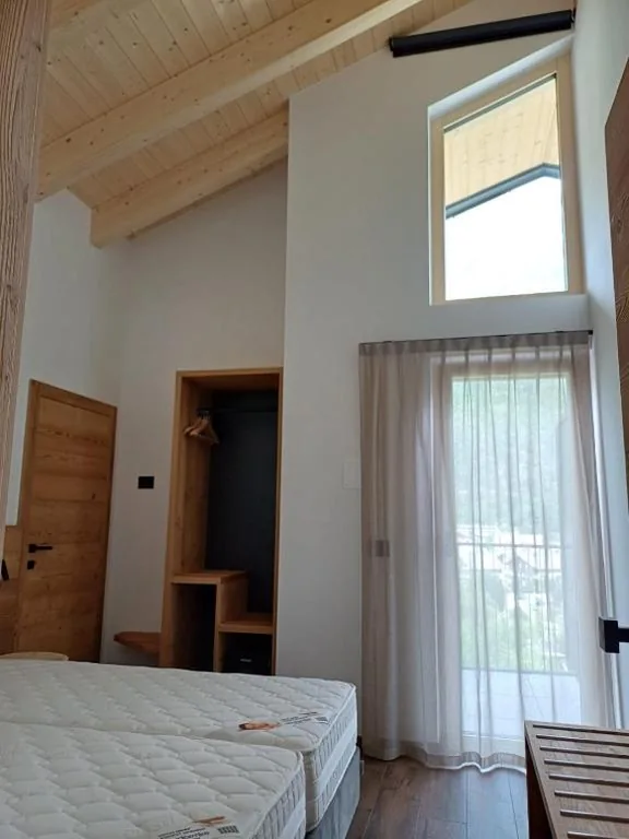 Camera Matrimoniale/Doppia con Letti Singoli con Bagno Privato — Fiemme in Vista
