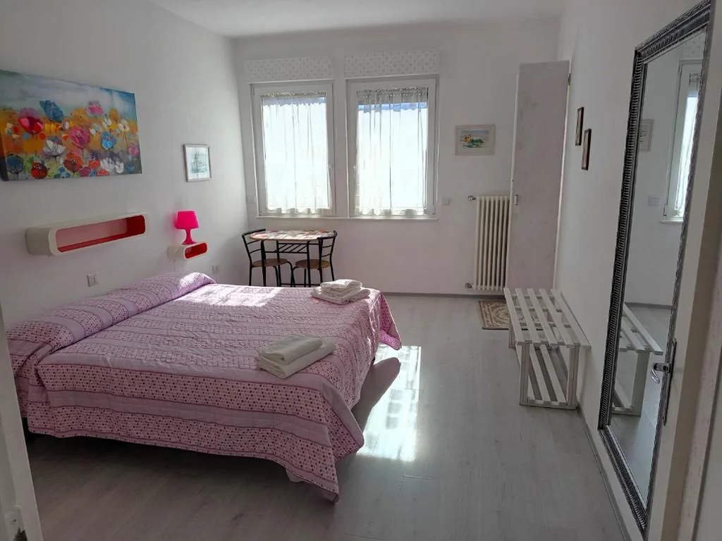 Camera Matrimoniale/Doppia con Letti Singoli con Bagno Privato — Garden Belvedere B&B