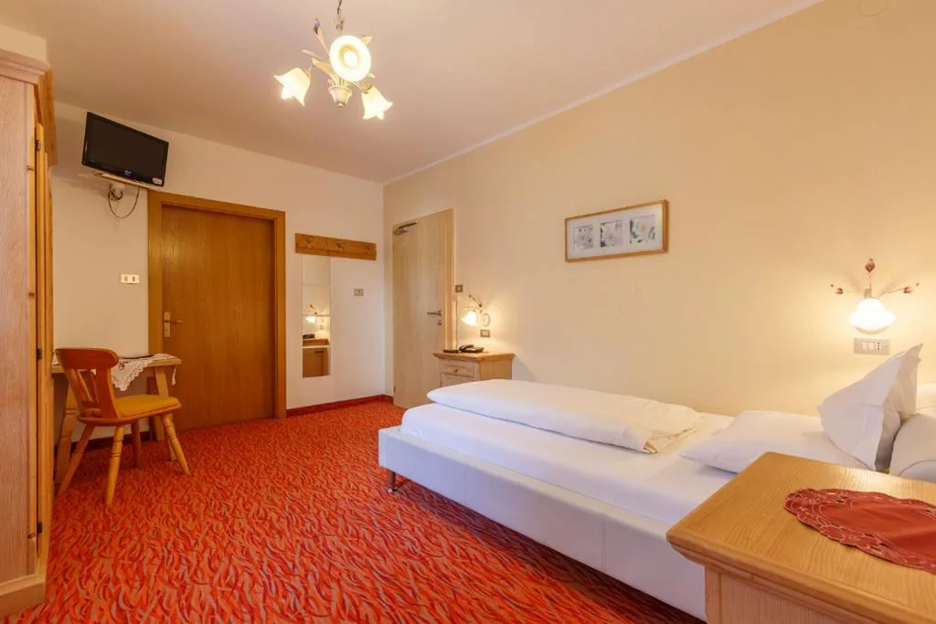 Camera Matrimoniale/Doppia con Letti Singoli con Balcone — Hotel Amaten