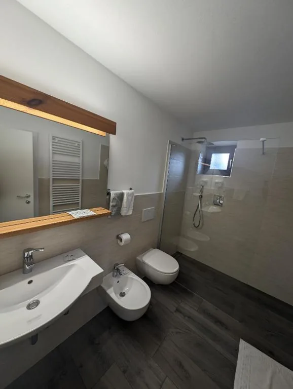 Double/Twin Room with Balcony — Hotel Eden Guesthouse
