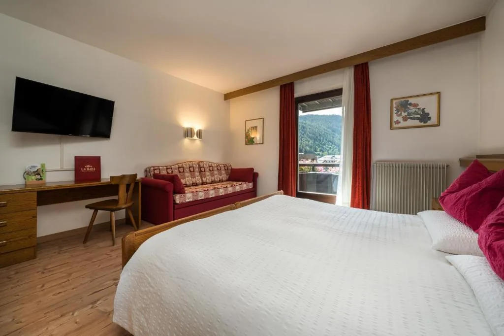 Camera Matrimoniale/Doppia con Letti Singoli con Balcone — Hotel La Baita