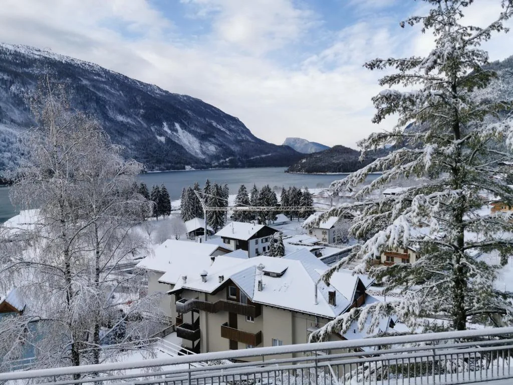 Camera Matrimoniale/Doppia con Letti Singoli con Balcone e Vista Lago — Hotel Miramonti