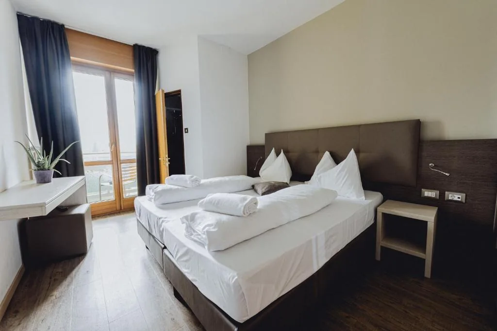 Camera Matrimoniale/Doppia con Letti Singoli con Balcone e Vista Giardino — Hotel Raffl