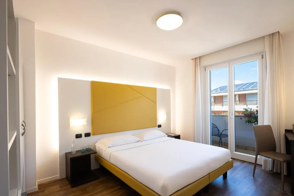 Double/Twin Room with Balcony — Hotel Villa Claudia