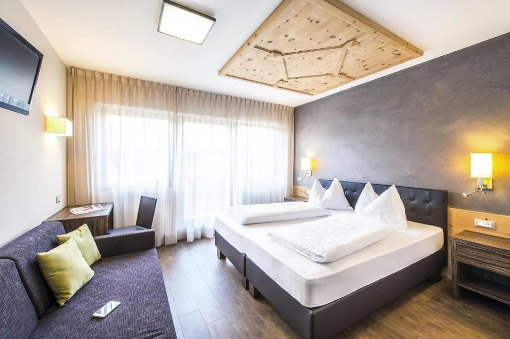 Camera Matrimoniale/Doppia con Letti Singoli con Balcone — Hotel Zum Tiroler Adler