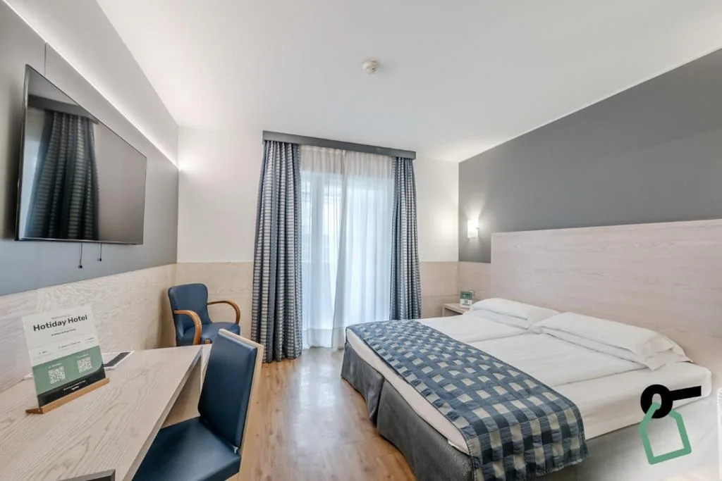 Camera Matrimoniale/Doppia con Letti Singoli con Balcone — Hotiday Torbole Lago