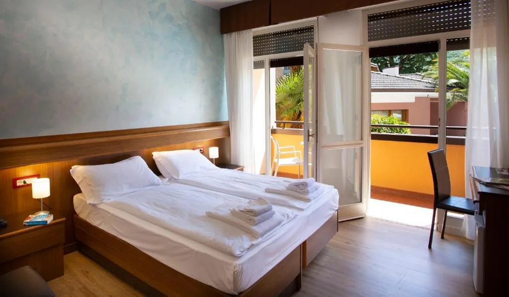Camera Matrimoniale/Doppia con Letti Singoli con Balcone — SunLake Hotel