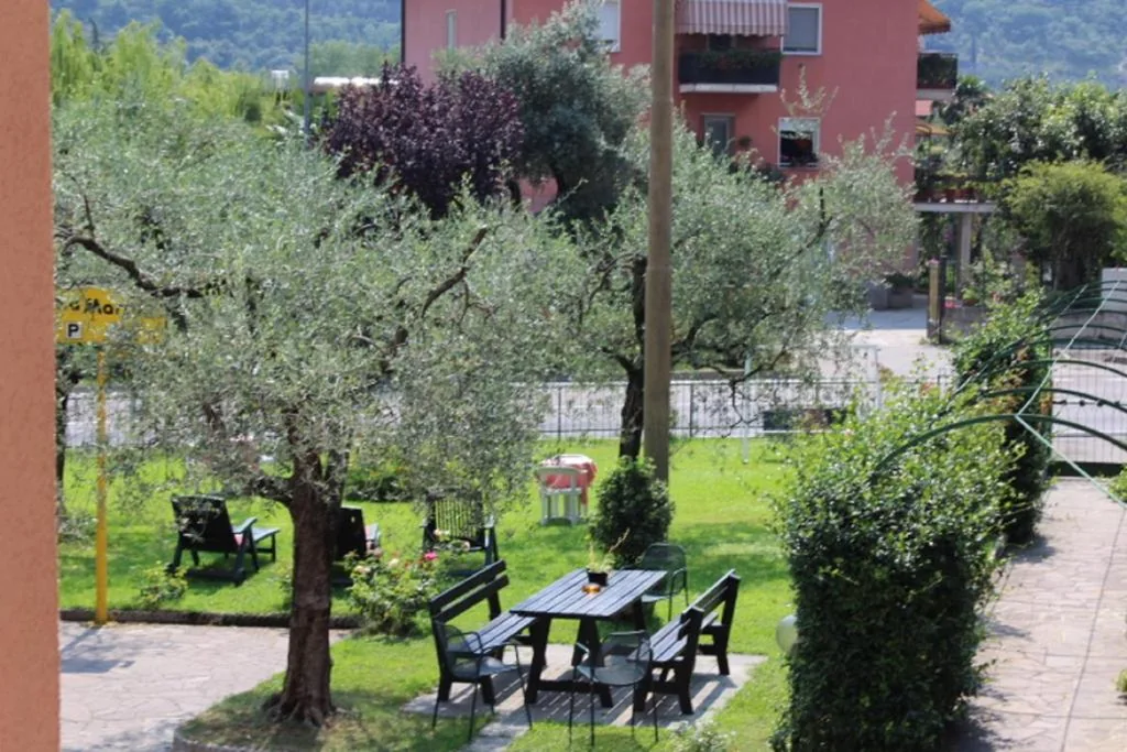 Camera Matrimoniale/Doppia con Letti Singoli con Balcone — Villa Marina