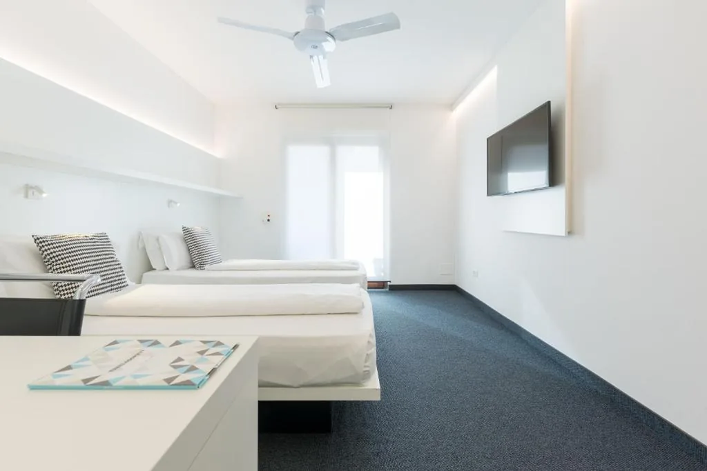 Camera Matrimoniale/Doppia con Letti Singoli con Letto Supplementare — Hotel Santoni Freelosophy ***