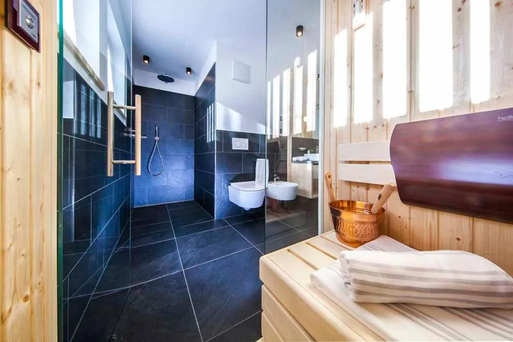Camera Matrimoniale/Doppia con Letti Singoli con Sauna — Hotel Garni Broi – Charme & Relax